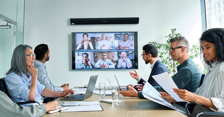 Hybrid meeting with people in office and remote
